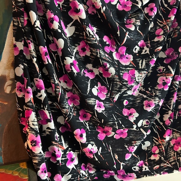 Ann Taylor Black and Pink Floral Top L - Picture 5 of 12